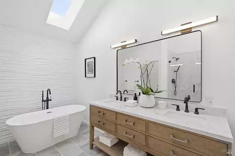 Bath - 291 Greene St, Mill Valley, CA 94941 photo 1 of 4