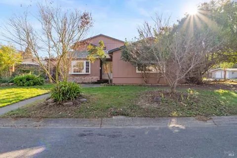 1051 Vassar Dr, Napa, CA 94558