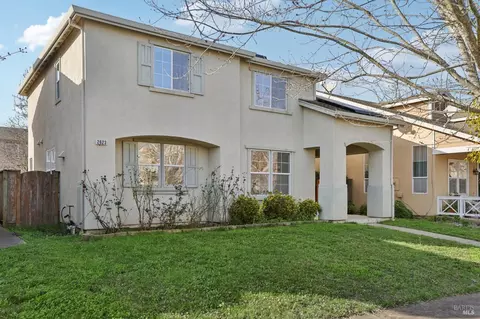 2623 Rosevine Ln, Santa Rosa, CA 95407