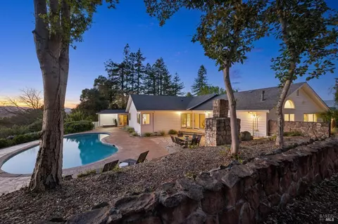 1236 N Fitch Mountain Rd, Healdsburg, CA 95448