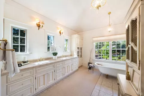 Bath - 335 Pine Breeze Dr, Angwin, CA 94508 photo 1 of 5