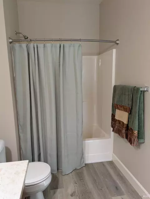 Bath - 14639 Jomark Ln, Occidental, CA 95465 photo 1 of 2