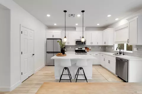 Kitchen - 848 Fruit Stand Cir, Vacaville, CA 95688 photo 6 of 7