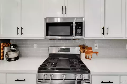 Kitchen - 848 Fruit Stand Cir, Vacaville, CA 95688 photo 4 of 7