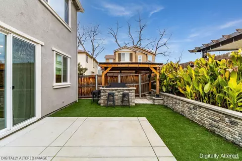 Exterior - 848 Fruit Stand Cir, Vacaville, CA 95688 photo 9 of 16