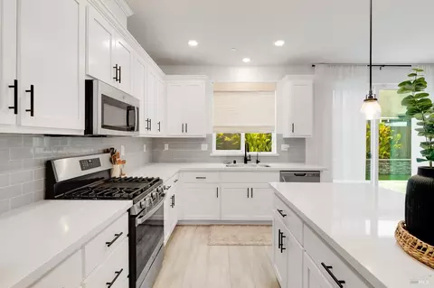 Kitchen - 848 Fruit Stand Cir, Vacaville, CA 95688 photo 2 of 7