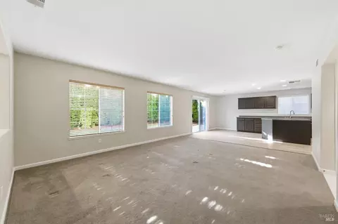Living - 4595 Avondale Cir, Fairfield, CA 94533 photo 4 of 8