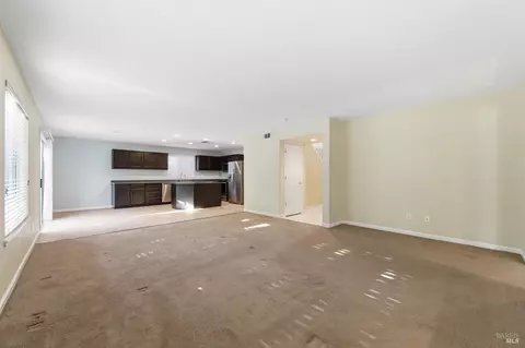 Living - 4595 Avondale Cir, Fairfield, CA 94533 photo 3 of 9
