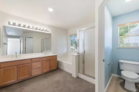 Bath - 4595 Avondale Cir, Fairfield, CA 94533 photo 1 of 3