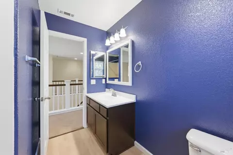 Bath - 4595 Avondale Cir, Fairfield, CA 94533 photo 3 of 4