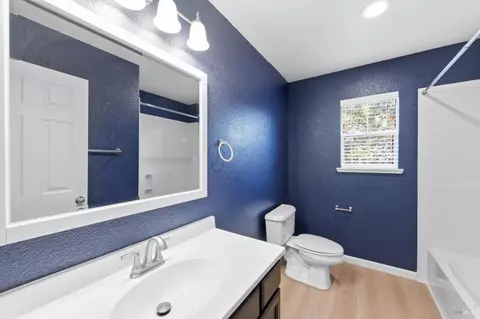 Bath - 4595 Avondale Cir, Fairfield, CA 94533 photo 2 of 4