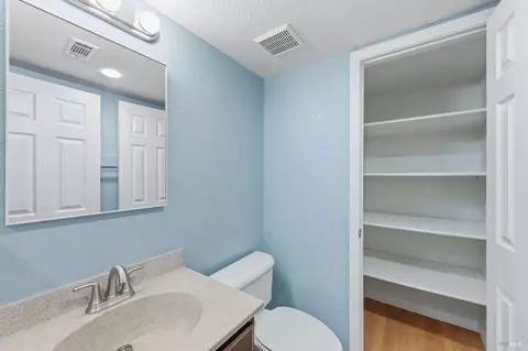 Bath - 4595 Avondale Cir, Fairfield, CA 94533 photo 4 of 4