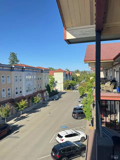 202 Johnson St, Windsor, CA 95492