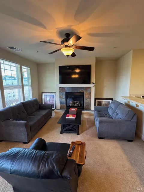 202 Johnson St, Windsor, CA 95492 photo 2