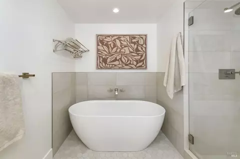 Bath - 21 Eucalyptus Knoll St, Mill Valley, CA 94941 photo 3 of 6