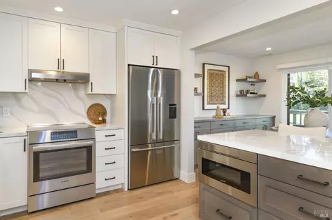 Kitchen - 21 Eucalyptus Knoll St, Mill Valley, CA 94941 photo 1 of 5