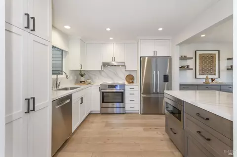 Kitchen - 21 Eucalyptus Knoll St, Mill Valley, CA 94941 photo 2 of 5