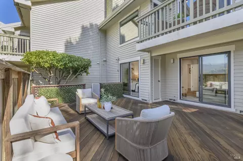 Exterior - 21 Eucalyptus Knoll St, Mill Valley, CA 94941 photo 3 of 9