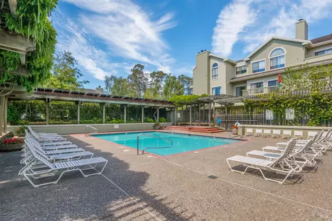 Exterior - 21 Eucalyptus Knoll St, Mill Valley, CA 94941 photo 5 of 9