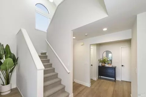 Entry Way - 21 Eucalyptus Knoll St, Mill Valley, CA 94941 photo 4 of 4