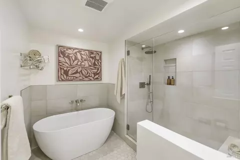 Bath - 21 Eucalyptus Knoll St, Mill Valley, CA 94941 photo 2 of 6
