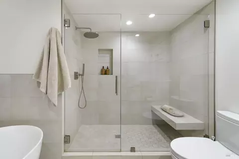 Bath - 21 Eucalyptus Knoll St, Mill Valley, CA 94941 photo 4 of 6