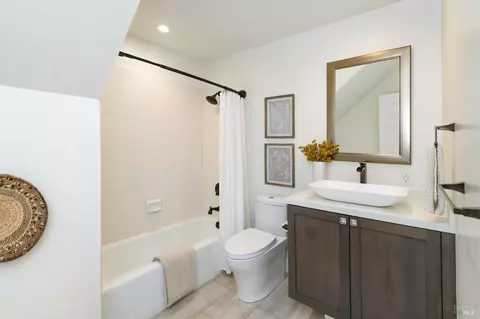 Bath - 21 Eucalyptus Knoll St, Mill Valley, CA 94941 photo 5 of 6