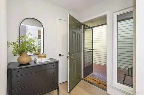 Entry Way - 21 Eucalyptus Knoll St, Mill Valley, CA 94941 photo 2 of 4