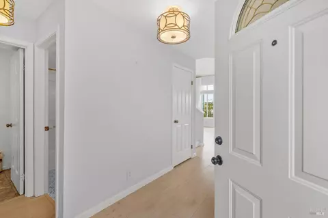 Entry Way - 401 Stinson St #4, Vallejo, CA 94591 photo 1 of 5