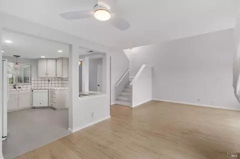 Living - 401 Stinson St #4, Vallejo, CA 94591 photo 1 of 4