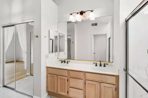 Bath - 401 Stinson St #4, Vallejo, CA 94591 photo 3 of 6