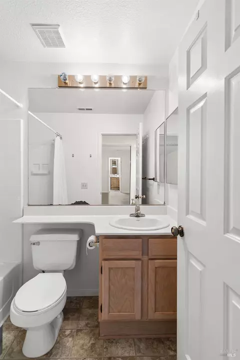 Bath - 401 Stinson St #4, Vallejo, CA 94591 photo 6 of 6