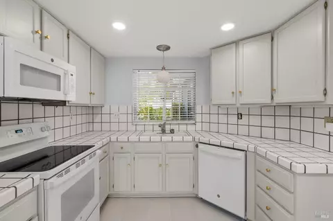 Kitchen - 401 Stinson St #4, Vallejo, CA 94591 photo 1 of 3