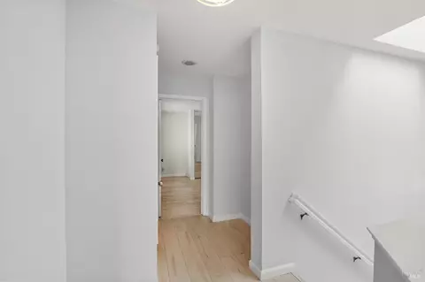 Entry Way - 401 Stinson St #4, Vallejo, CA 94591 photo 3 of 5