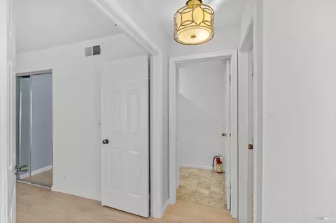 Entry Way - 401 Stinson St #4, Vallejo, CA 94591 photo 5 of 5