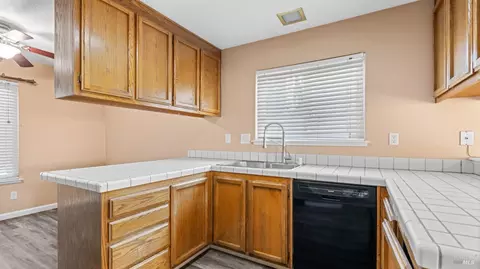 Kitchen - 2913 Balsam Ct, Fairfield, CA 94533 photo 2 of 4