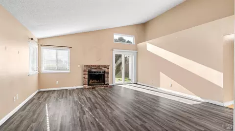 Living - 2913 Balsam Ct, Fairfield, CA 94533 photo 4 of 4