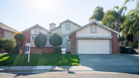 Exterior - 2913 Balsam Ct, Fairfield, CA 94533 photo 5 of 14