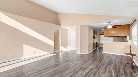 Living - 2913 Balsam Ct, Fairfield, CA 94533 photo 3 of 4