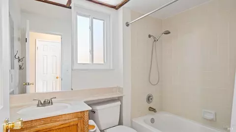 Bath - 2913 Balsam Ct, Fairfield, CA 94533 photo 1 of 3