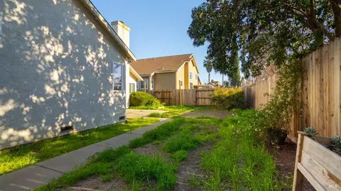 Exterior - 2913 Balsam Ct, Fairfield, CA 94533 photo 11 of 14