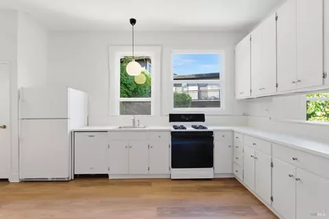 Kitchen - 69 Corte Madera Ave, Corte Madera, CA 94925 photo 6 of 7