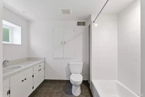 Bath - 69 Corte Madera Ave, Corte Madera, CA 94925 photo 4 of 5