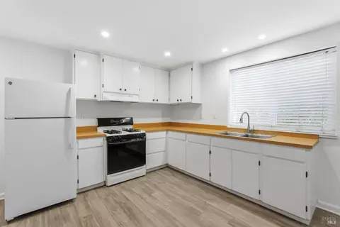 Kitchen - 69 Corte Madera Ave, Corte Madera, CA 94925 photo 7 of 7