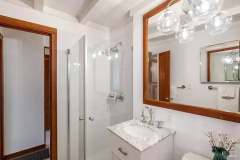Bath - 12 Alturas Way, Mill Valley, CA 94941 photo 2 of 5