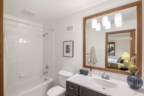 Bath - 12 Alturas Way, Mill Valley, CA 94941 photo 4 of 5