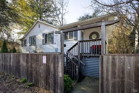 17542 Orchard Ave, Guerneville, CA 95446