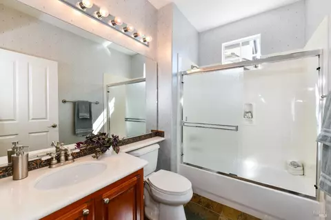 Bath - 5015 Staghorn Dr, Vallejo, CA 94591 photo 6 of 8