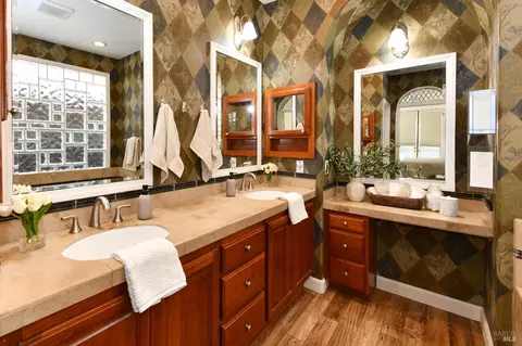 Bath - 5015 Staghorn Dr, Vallejo, CA 94591 photo 1 of 8
