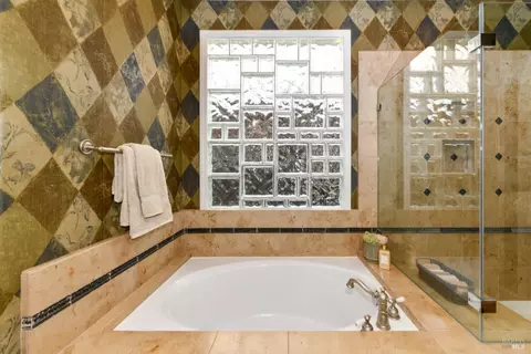 Bath - 5015 Staghorn Dr, Vallejo, CA 94591 photo 5 of 8